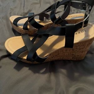 12 W Strappy wedge sandal